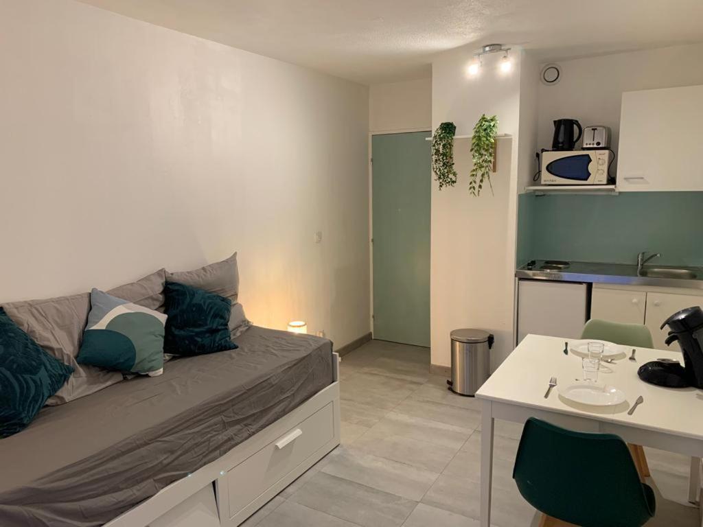 מרסיי Appartement Tout Equipe A 6 Minutes De La Gare St Charles מראה חיצוני תמונה